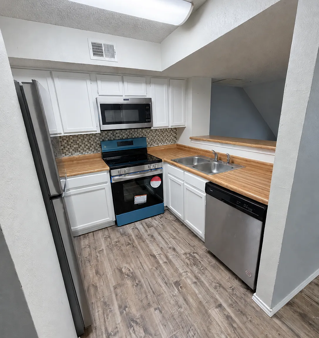 1 bed, 774 sqft, $1,300 — Photo 2
