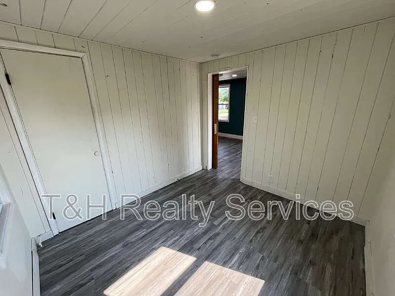 106 E Pendleton Ave — Photo 11