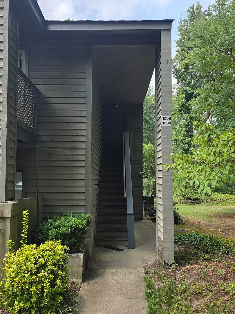 1008 Creekside Way — Photo 2