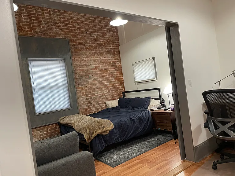 400 Main St E #6 — Photo 5