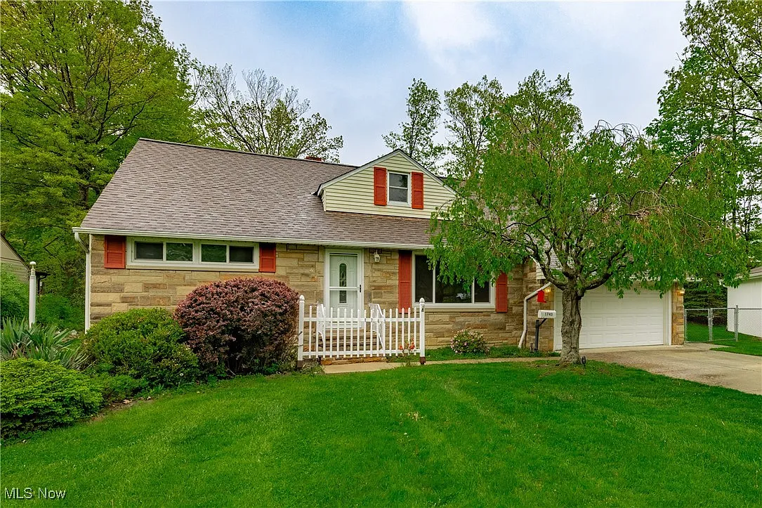 1743 Skyline Dr photo 1