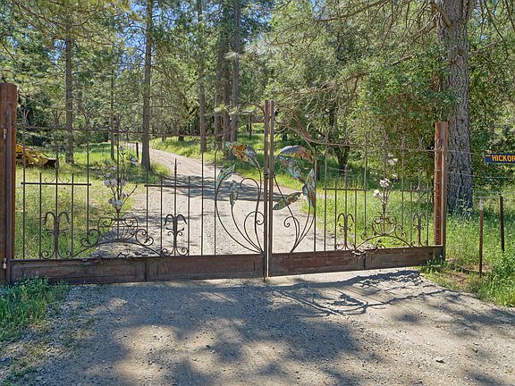 4th image of 4000 Hickory Ln