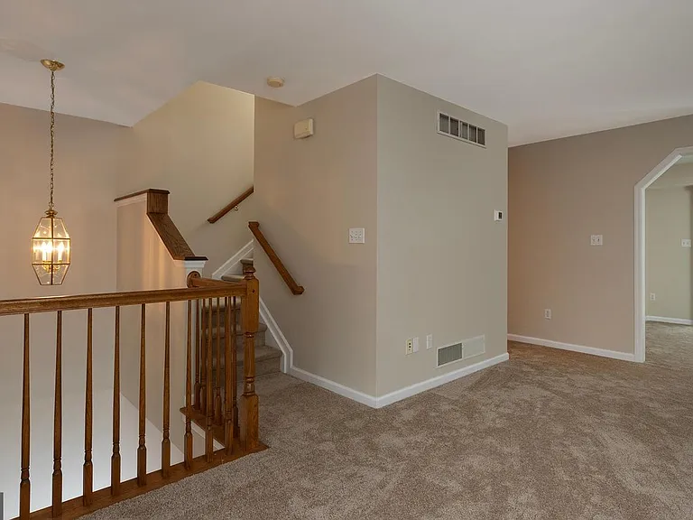 523 Sunday Dr — Photo 8