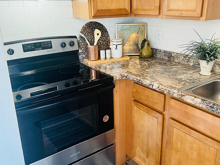 773 Delray Dr — Photo 2