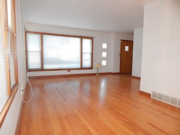 2nd image of 8722 Saint Louis Ave