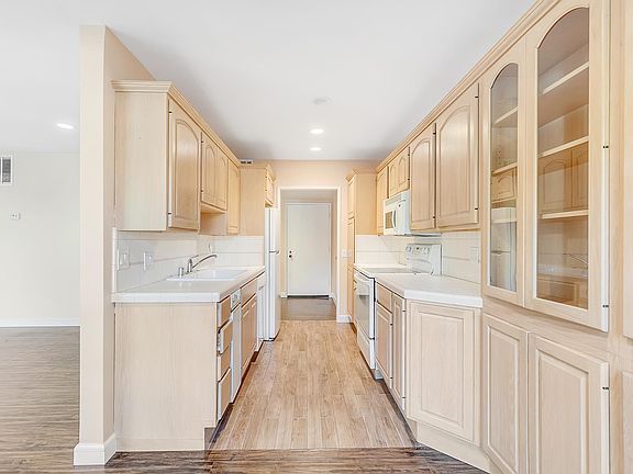 5th image of 515 N Kenwood St APT 110