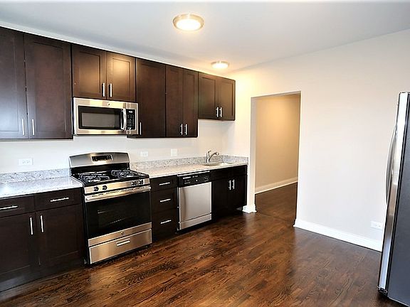 5th image of 4445 N Rockwell St #1