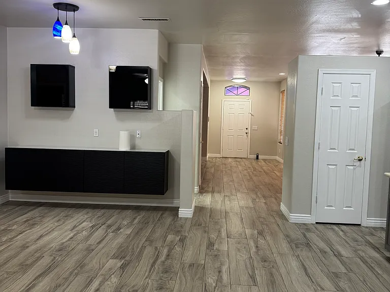 8421 W Mohave St — Photo 12