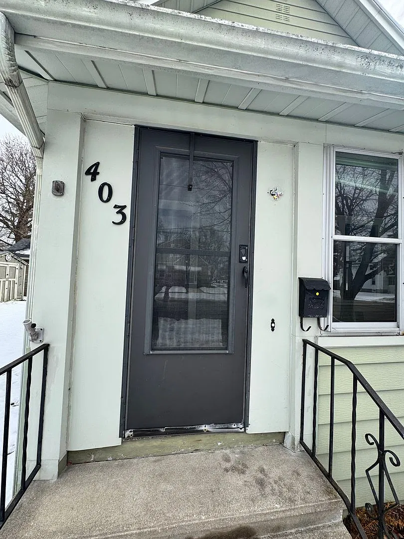 3 Bedroom 2 Bath Home — Photo 2