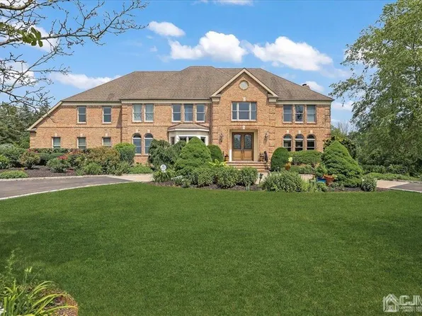 4 Zapf Ct, Somerset, NJ 08873