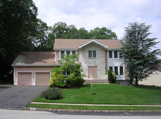 30 Gibbs Dr, Wayne, NJ 07470