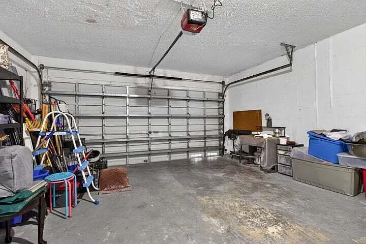 4131 Eastridge Cir — Photo 35