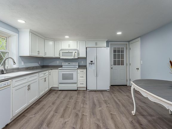 4th image of 28055 22nd Ave