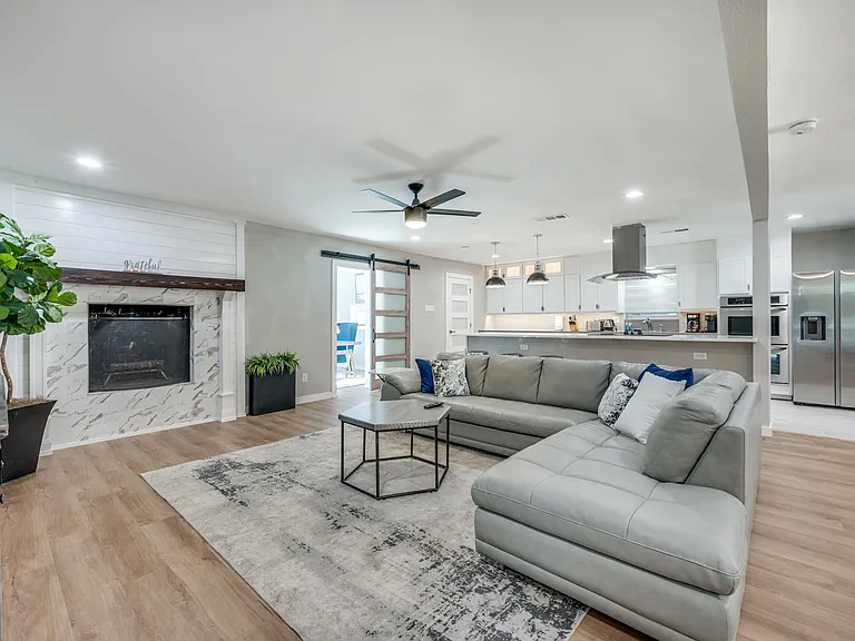 10443 Cromwell Dr — Photo 5