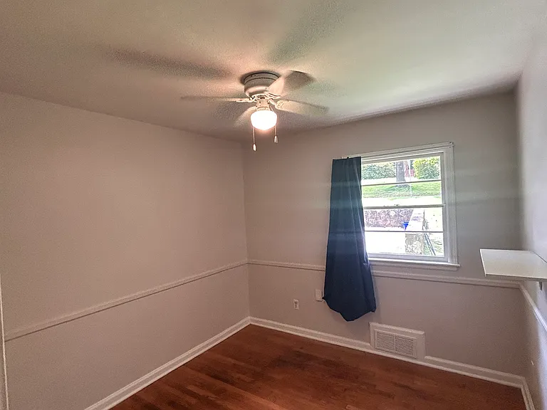 633 Clairmont Cir — Photo 12