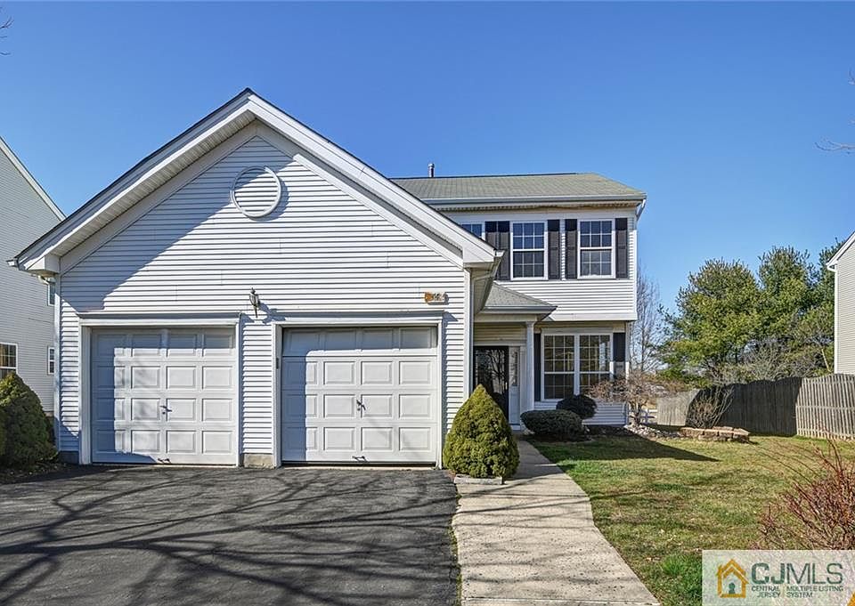 1st image of 34 Cornell Dr