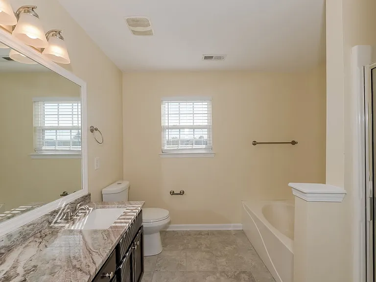 1043 Vanguard Dr — Photo 10