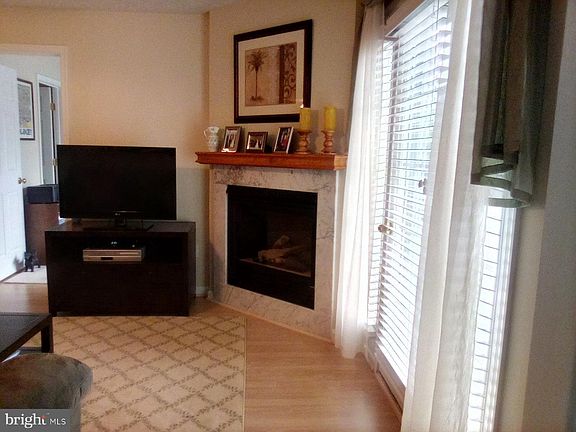 3rd image of 657 Burtons Cove Way Unit 8