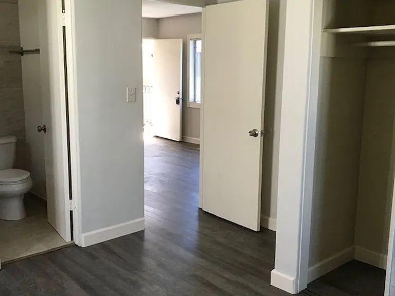 725 1/2 Ensenada Ct — Photo 10