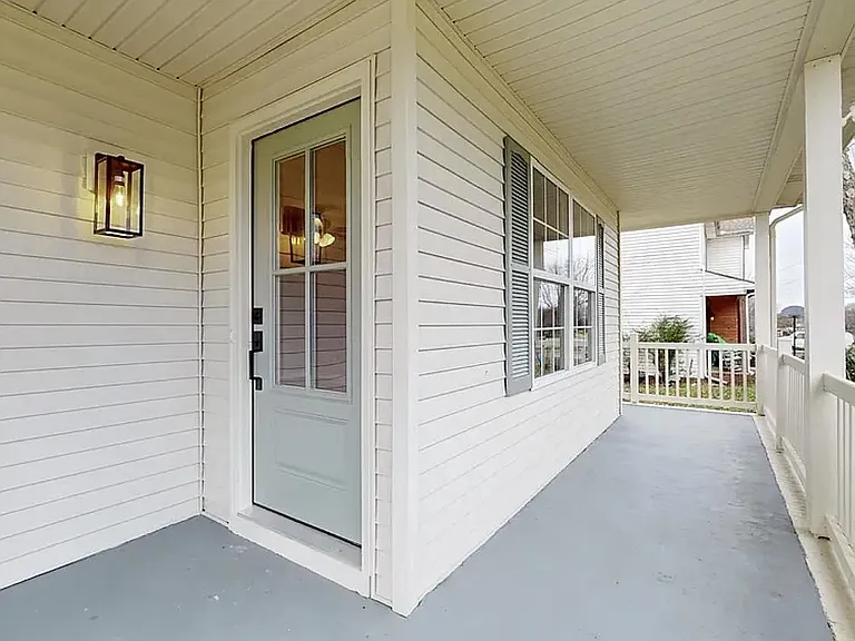 206 Moorhill Ave — Photo 3