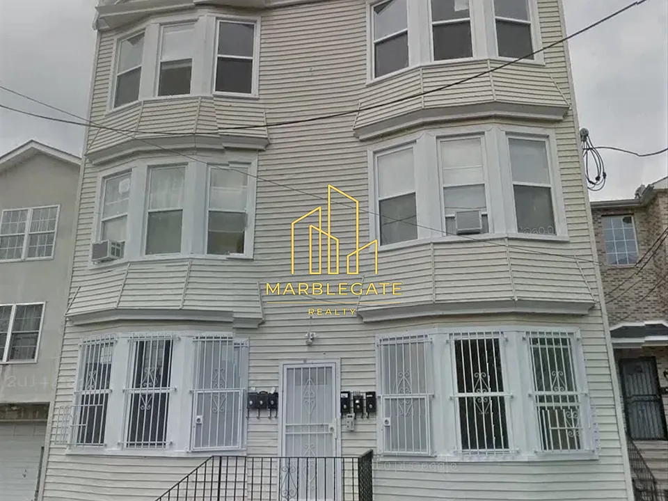 311 S 6th St #22L