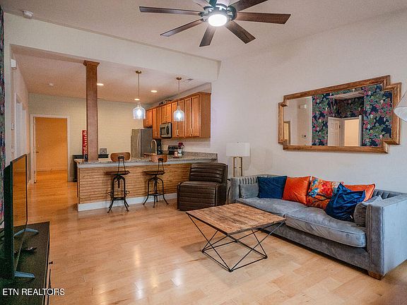 4th image of 4470 Keith St #203