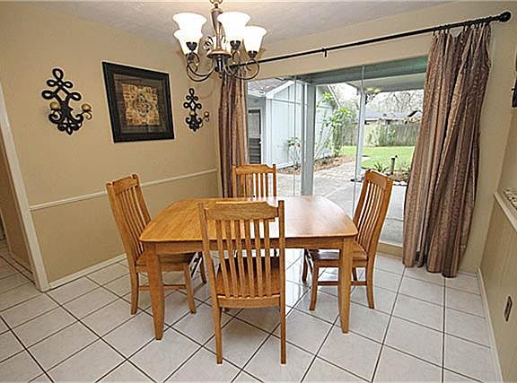 5th image of 906 Castle Hill Trl