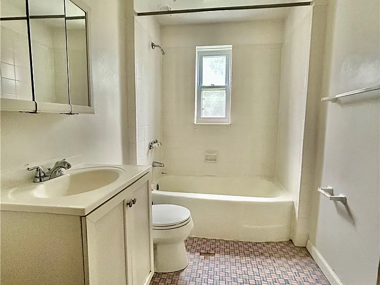 12 Latona Ct #1 — Photo 7