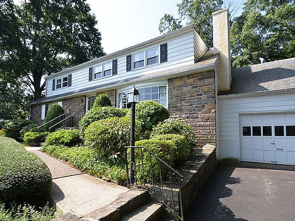 3rd image of 4345 Sunnyside Dr