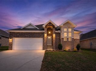 1090 Garrett Ln, Centerton, AR 72719