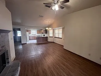 1020 Madeline St — Photo 5