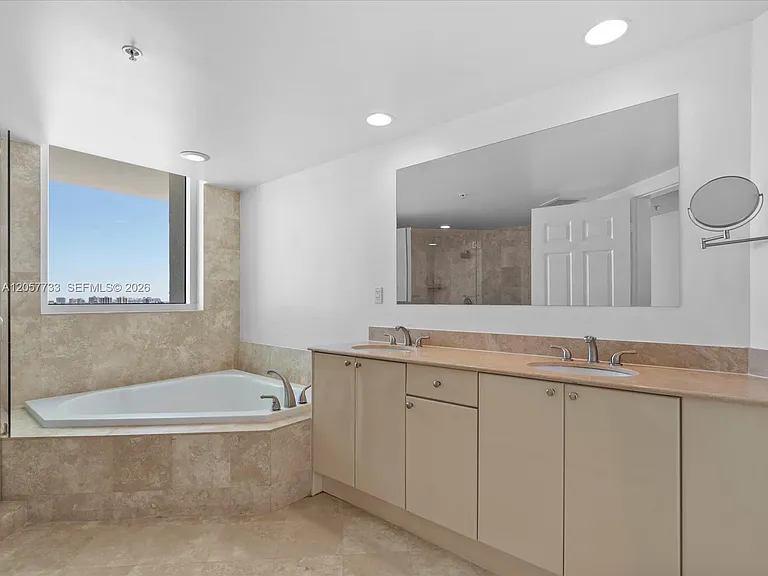 1745 E Hallandale Beach Blvd #2007W — Photo 29