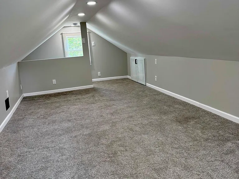 5169 Glenis St — Photo 17