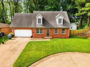 916 Crown Point Ct, Evansville, IN 47710