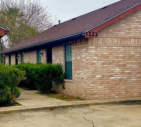2nd image of 1223 W Carmen Ave #2