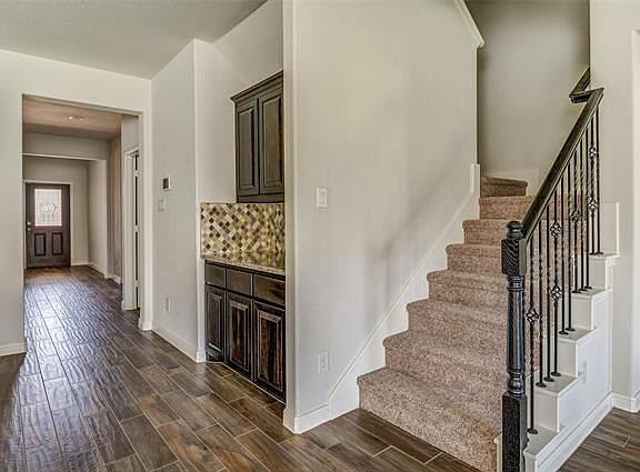 3rd image of 2420 Coyote Ct