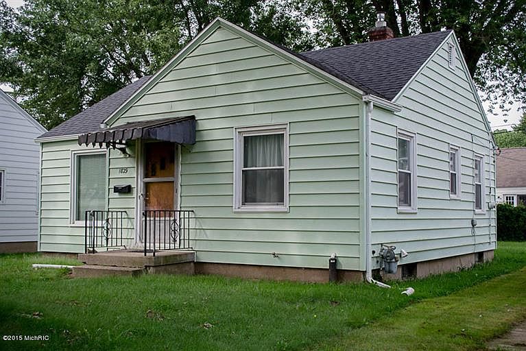1st image of 1829 Fremont Ave NW