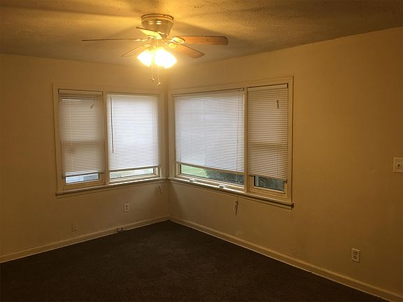 5th image of 834 Elizabeth Ave
