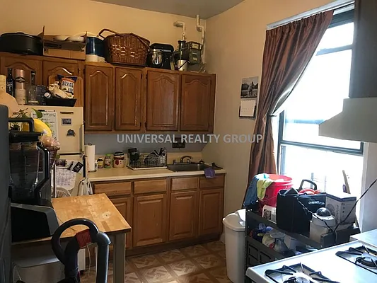 Rented by Universal Realty Group | media 9