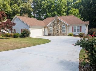 344 Creekview Dr, Hoschton, GA 30548