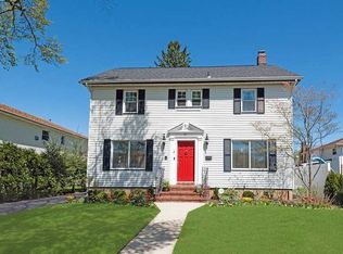 27 Villa St, Roslyn Heights, NY 11577
