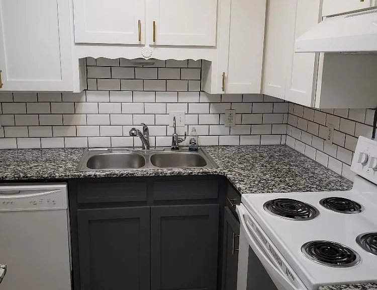 2102 Hinkle Ave #B — Photo 3