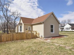 310 Maple Ave, Smithville, MO 64089