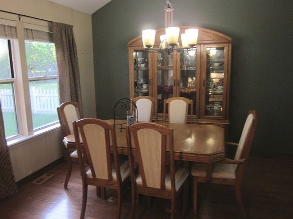 3rd image of 570 Timberwood Dr