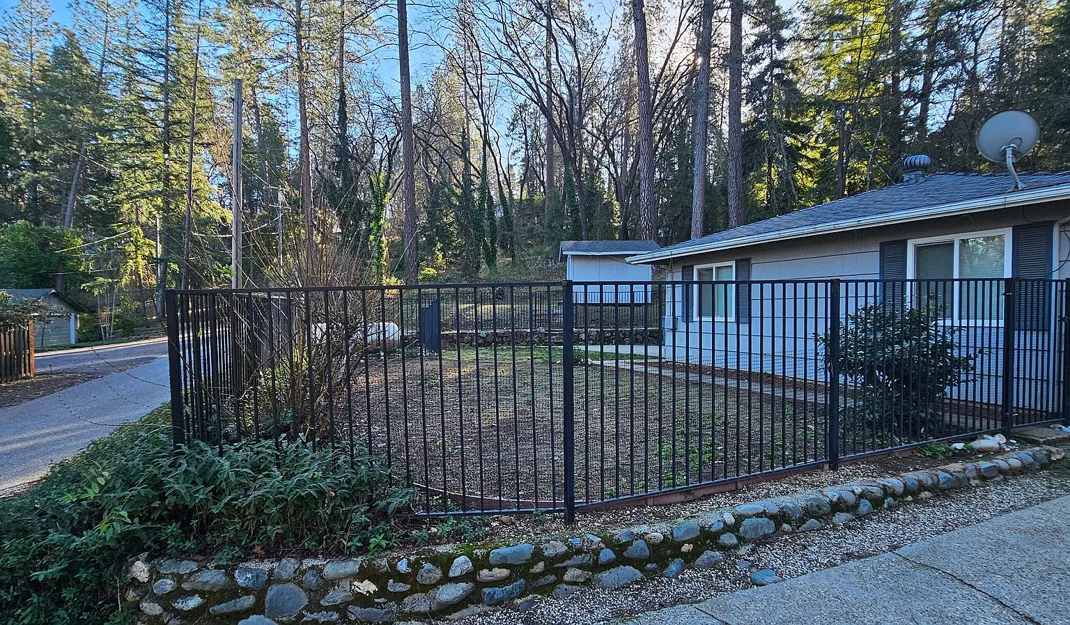 Charming Country Retreat Awaits You! — Photo 1