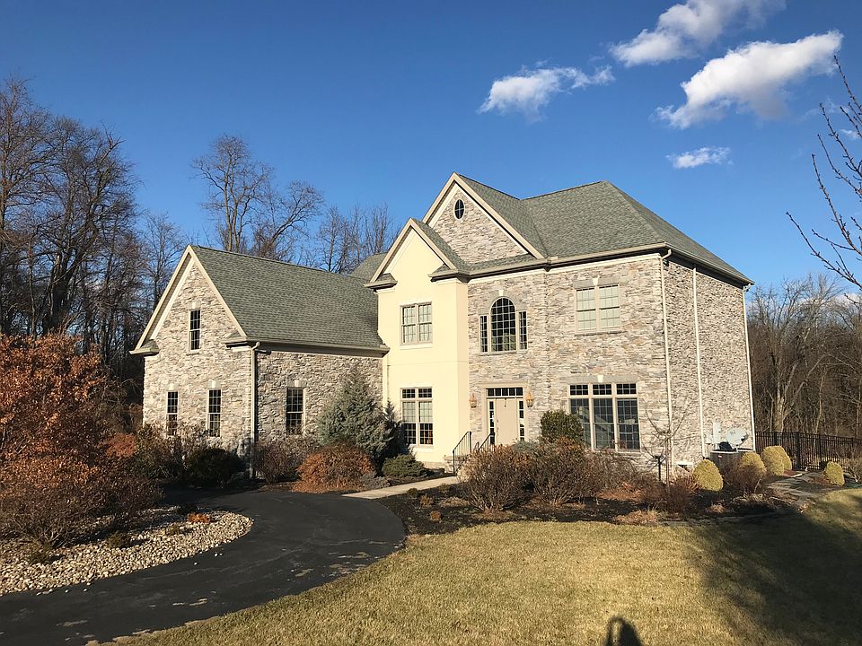 2nd image of 3625 Fox Hill Dr