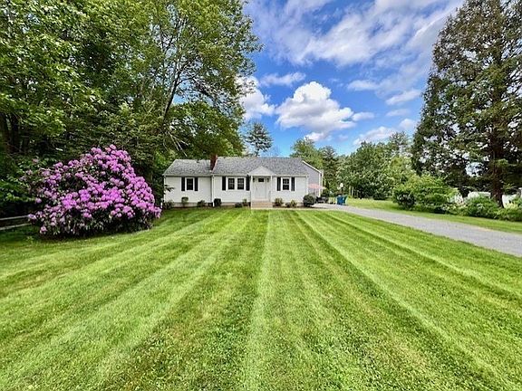 3rd image of 74 Oak Hill Rd