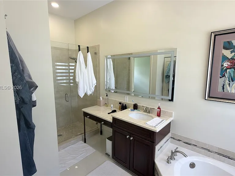 692 Maplewood Ct — Photo 10