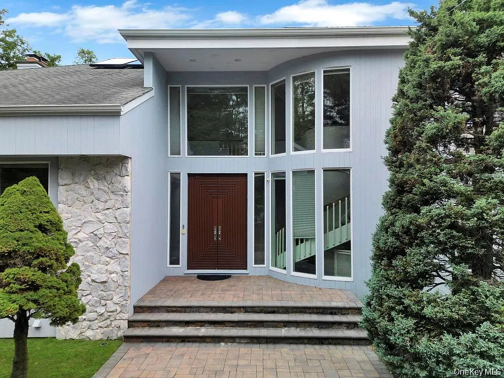6 bed, 6.0 bath, 5916 sqft, $15,500 — Photo 2