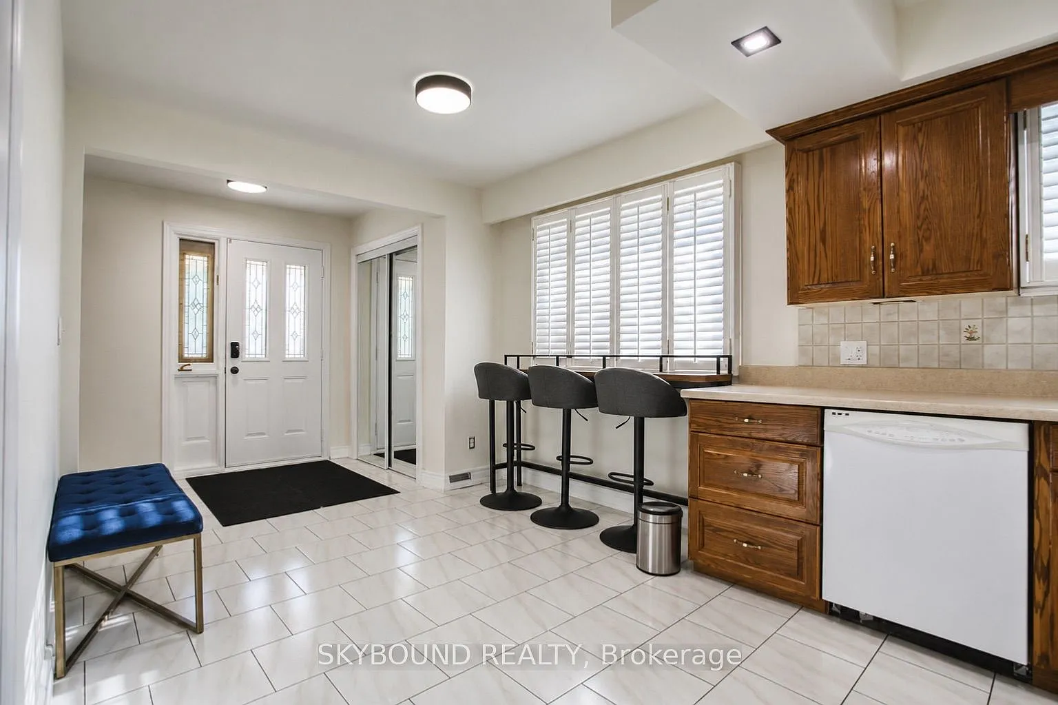 3 bed, $2,220 — Photo 3